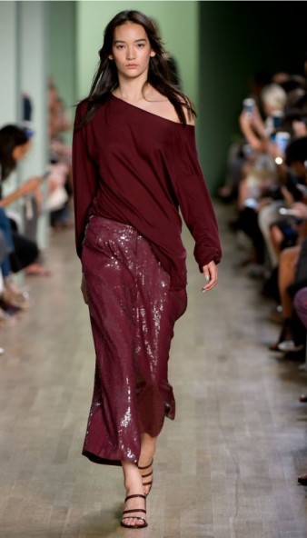 I adore this pair of plum coloured sequin pants – Tibi ALL OVER SEQUINS NERD PANTS ~ wide leg trousers ~ evening chic ~ sparkling fashion ~ shimmering fabrics