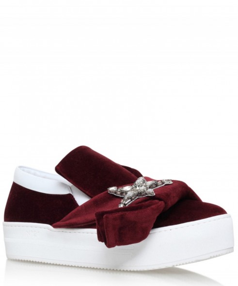 NO. 21 BOW DETAIL STAR-EMBELLISHED VELVET SKATE SHOES. Dark red flats | sports luxe footwear | luxury flatforms