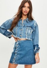 Missguided blue cropped tonal denim trucker jacket – frayed crop hem jackets