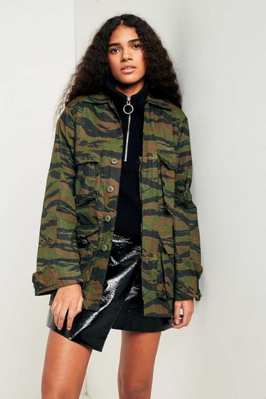 Urban Renewal Vintage Surplus Camo Jacket – khaki green camouflage print jackets