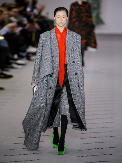 BALENCIAGA Asymmetric double-breasted hound’s-tooth coat – stylish checked oats