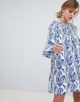 Sister Jane Shift Dress With Balloon Sleeves In All Over Paisley Print – blue vintage style party dresses