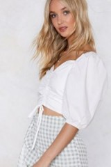 NASTY GAL Last Minute Ruche Top in white | puffed sleeved summer blouse