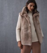 Reiss FAY FAUX FUR GILET NEUTRAL / fluffy sleeveless jackets