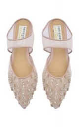 Saptodjojokartiko Tusara Penara Pump in Neutral / floral embellishments