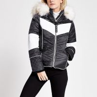 RIVER ISLAND Petite navy colour blocked padded jacket – blue faux fur trimmed winter jackets