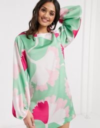 Liquorish mini shift dress with oversized dandelion print – retro prints