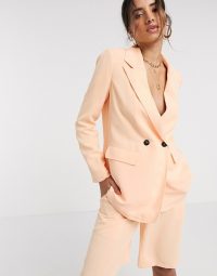 Vero Moda tailored blazer in pale orange – spring and summer colours