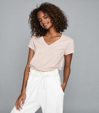 REISS LUANA COTTON-JERSEY V-NECK T-SHIRT PINK / casual essentials / classic look t-shirts