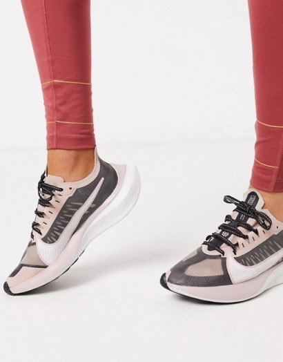 nike running zoom gravity in black and rose gold