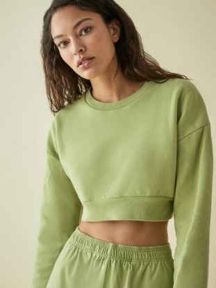 REFORMATION Hunter Crop Sweatshirt Avocado – green cropped sweatshirts