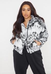 MISSGUIDED plus size white tie dye puffer jacket – casual padded jackets