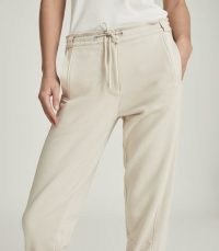 REISS SHANNON PANELED LOUNGEWEAR JOGGERS / neutral cuffed jogging bottoms with a drawstring waistband