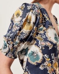 JIGSAW VINTAGE FLORAL GATHERED BLOUSE / shirred puff sleeve blouses