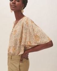 JIGSAW WOODLAND FLORAL TOP / fluted sleeve V-neck tops