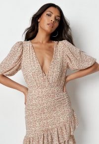 MISSGUIDED white ditsy floral print puff sleeve mini dress / plunge front dresses with ruffled layered hem