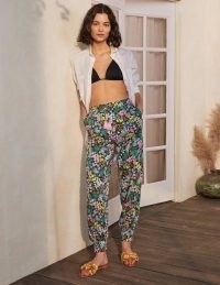 BODEN Cecilia Cuffed Trousers Black, Jungle Floral / womens cuffed tropical print pants