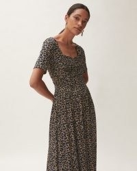 JIGSAW COASTAL MEADOW JERSEY DRESS / short sleeve floral print fitted bodice dresses