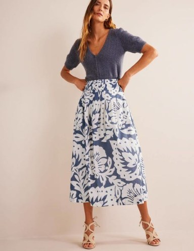 Boden Pleated Cotton Midi Skirt in Sapphire, Oak Terrace / blue and white bold floral print midi skirts / women’s fresh summer clothes