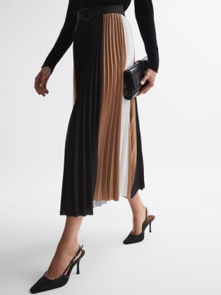 REISS AVA HIGH RISE PLEATED MIDI SKIRT in BLACK / CAMEL ~ chic colour block skirts / women’s neutral colourblock clothing