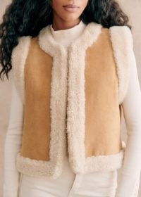 Sézane AYA JACKET in Caramel/Ecru | women’s luxe vintage inspired leather gillet | womens 70s style sleeveless jackets | luxury retro winter outerwear p