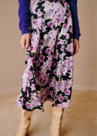 Sézane TABATA SKIRT Purple Floral Print / flowing slit hem midi skirts p
