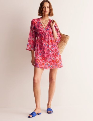 Boden Cotton Beach Short Kaftan Sangria Sunset, Botanical – women’s pink floral poolside kaftans – printed pool cover up