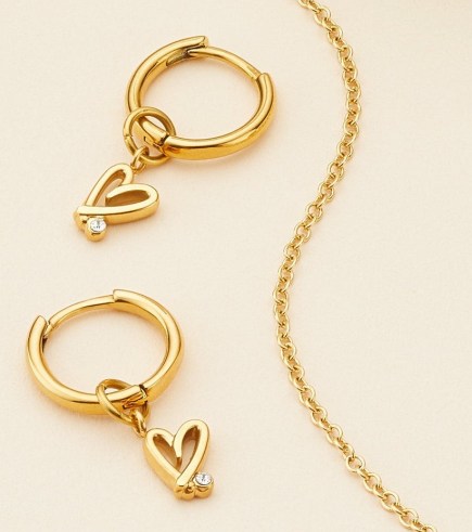 ABBOTT LYON x Stacey’s Stories Doodle Heart Huggie Hoops (Gold) – huggies with pendant hearts