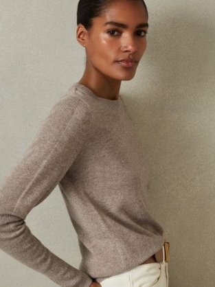 Reiss ANNIE WOOL BLEND CREW NECK JUMPER WITH CASHMERE in NEUTRAL | women’s luxe jumpers
