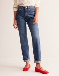 Boden High Rise Straight Leg Jeans in Mid Wash | women’s blue denim fashion