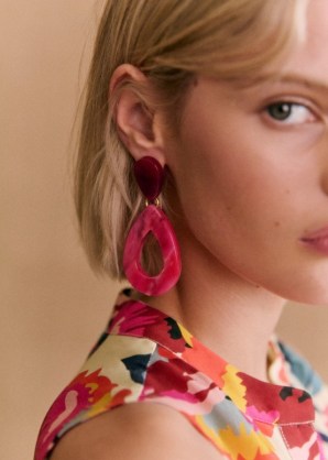 Sezane LOLA EARRINGS – SÉZANE X MOMONÌ in Fuschia / Multicoloured ~ pink statement drops