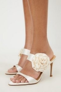 KAREN MILLEN Flower Corsage Detail Platform Heel in Cream / floral double strap mules