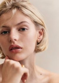 Sezane Laurette Earrings Gold | small dainty jewellery | chic jewelry | circle earring with zirconium detail