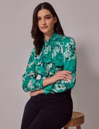 HAWES and CURTIS Green & White Floral Satin Pussybow Blouse – women’s printed neck tie blouses