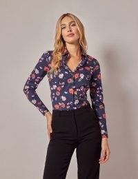 HAWES and CURTIS Navy & Red Floral Fitted Cotton Stretch Shirt – women’s dark blue printed shirts – womens corporate clothing – smart office workwear