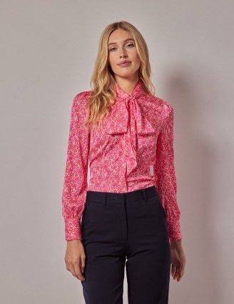 HAWES and CURTIS Pink & Red Abstract Print Satin Pussybow Blouse – silky neck tie blouses