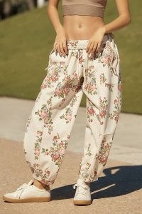 Daily Practice by Anthropologie Zola Joggers in Neutral Printed Edition / floral relaxed cuffed leg jogging bottoms