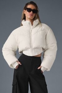 alo yoga Main Act Corset Puffer in Ivory – women’s cropped padded zip up jackets