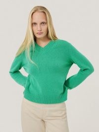 JIGSAW Wool Cashmere Blend V Neck in Green ~ women’s relaxed soft feel jumpers